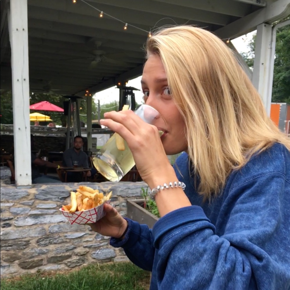 Meet your Posher, Lina